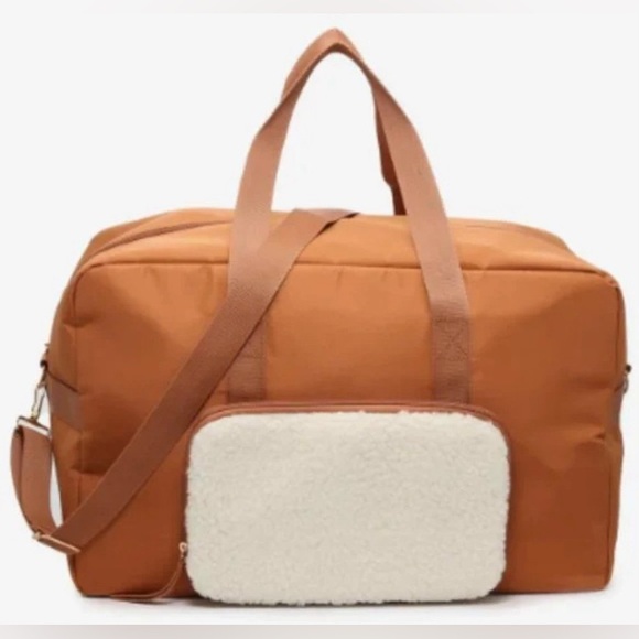 NWT DSW Travel Fall/Winter Weekender Duffle Bag with Removable Faux Sherpa Pouch - Picture 3 of 11